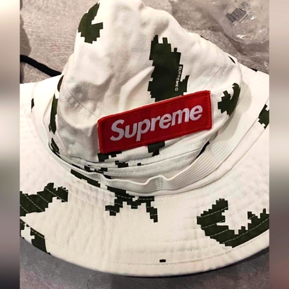 Supreme (white Russian camo boonie)